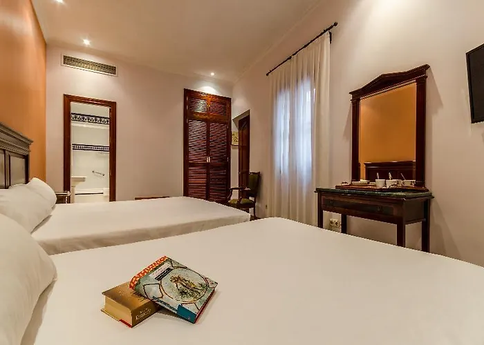 Baco Hotel 2*